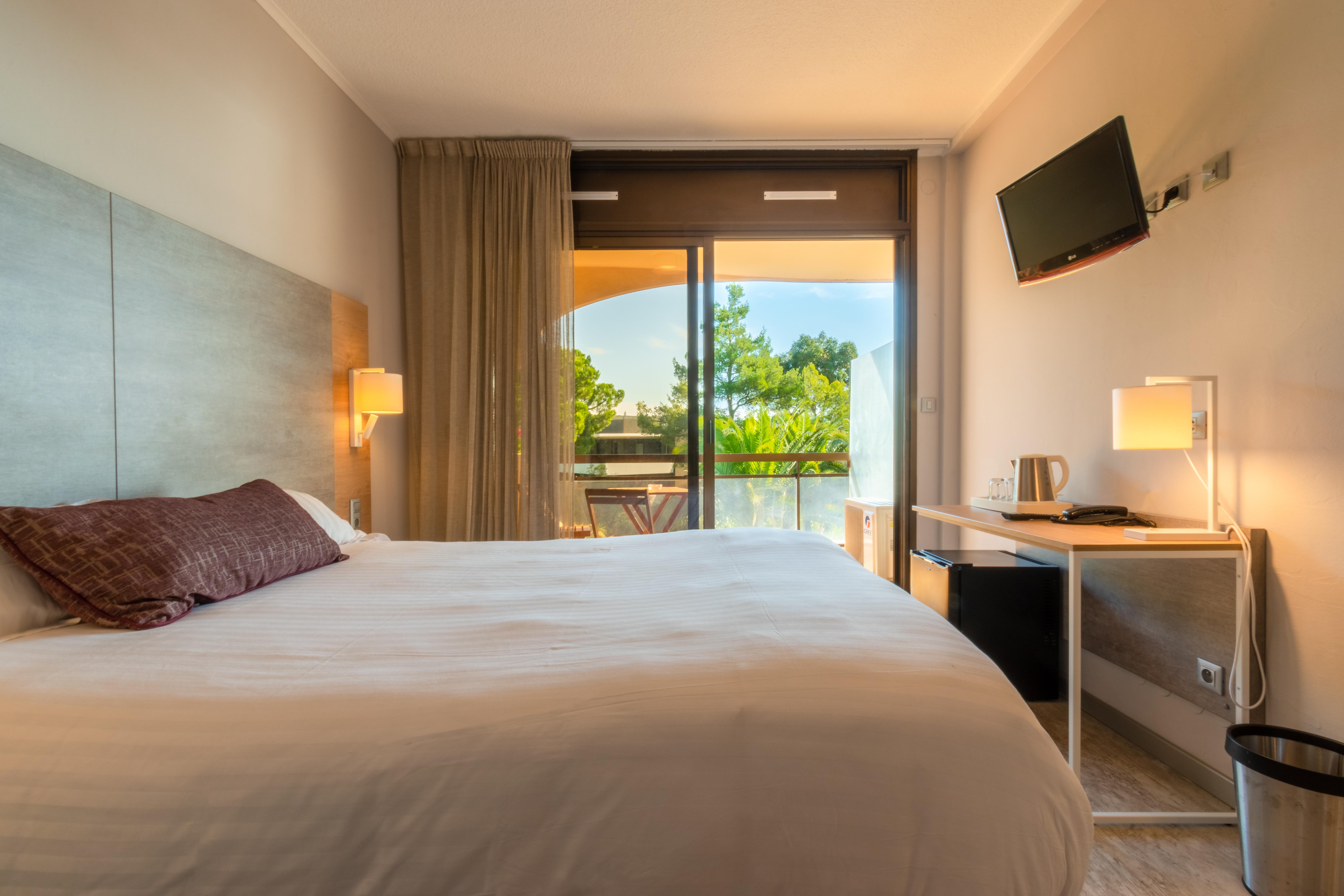 Hotel Bahia Вилньов Любе Екстериор снимка