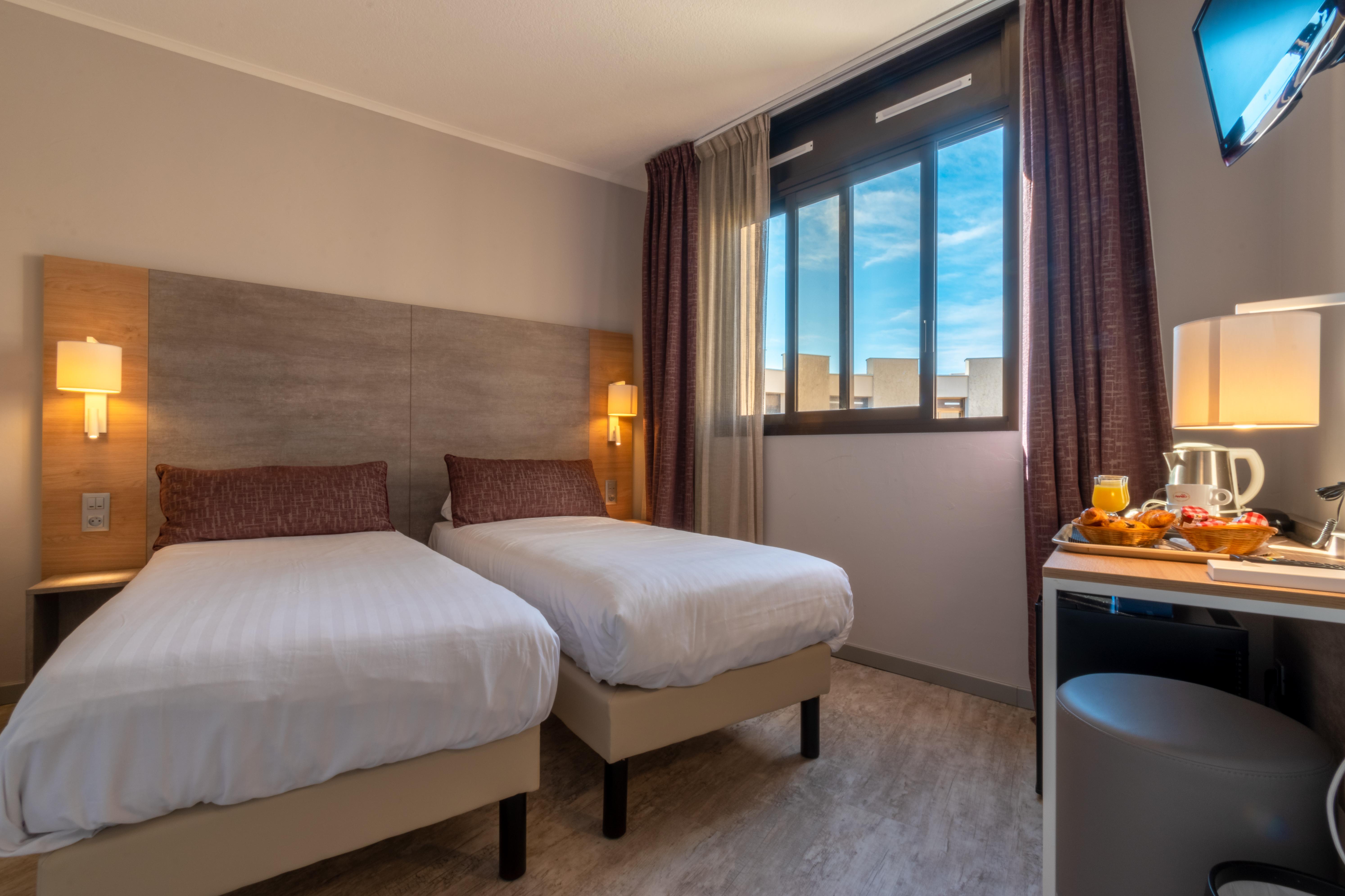 Hotel Bahia Вилньов Любе Екстериор снимка