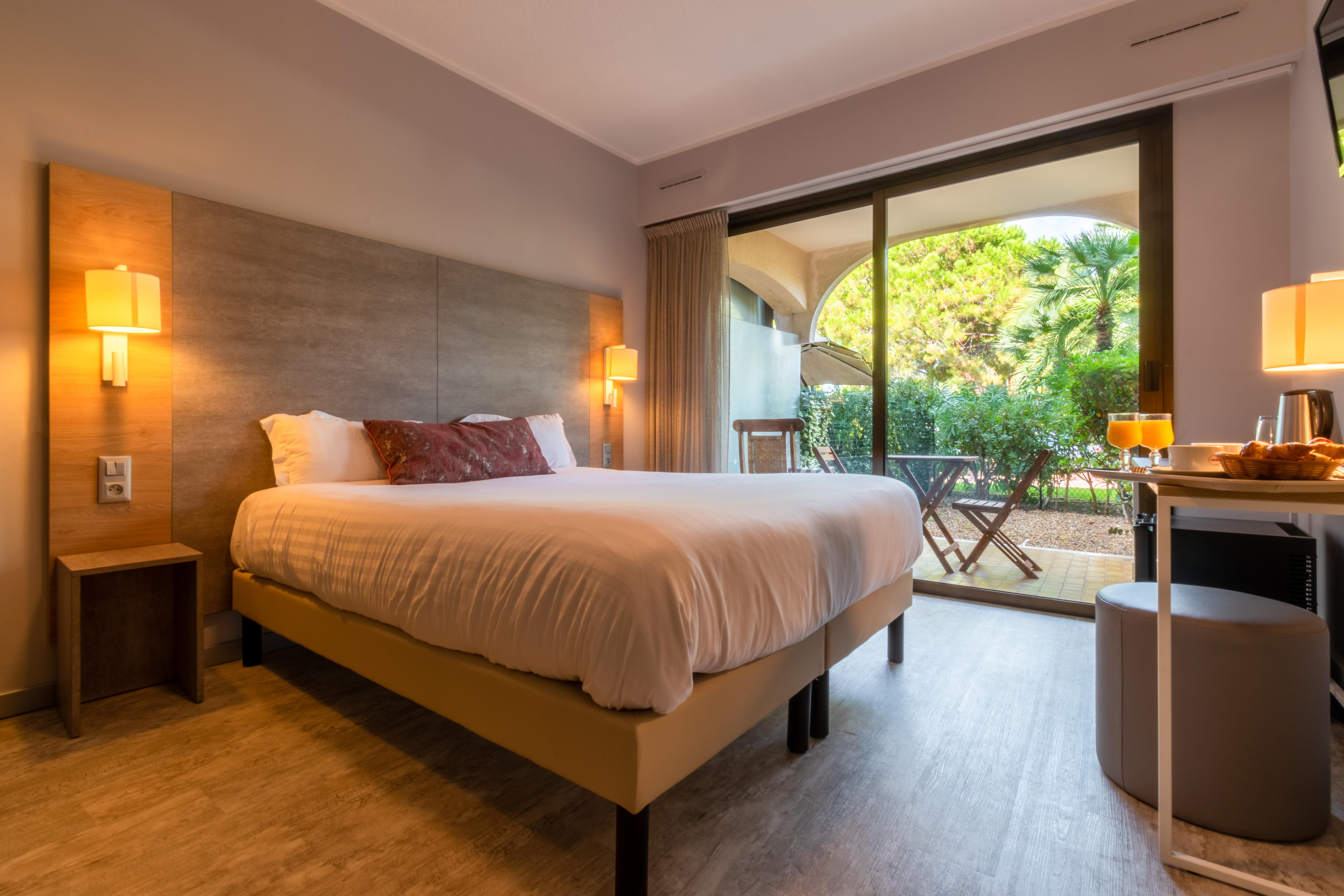 Hotel Bahia Вилньов Любе Екстериор снимка