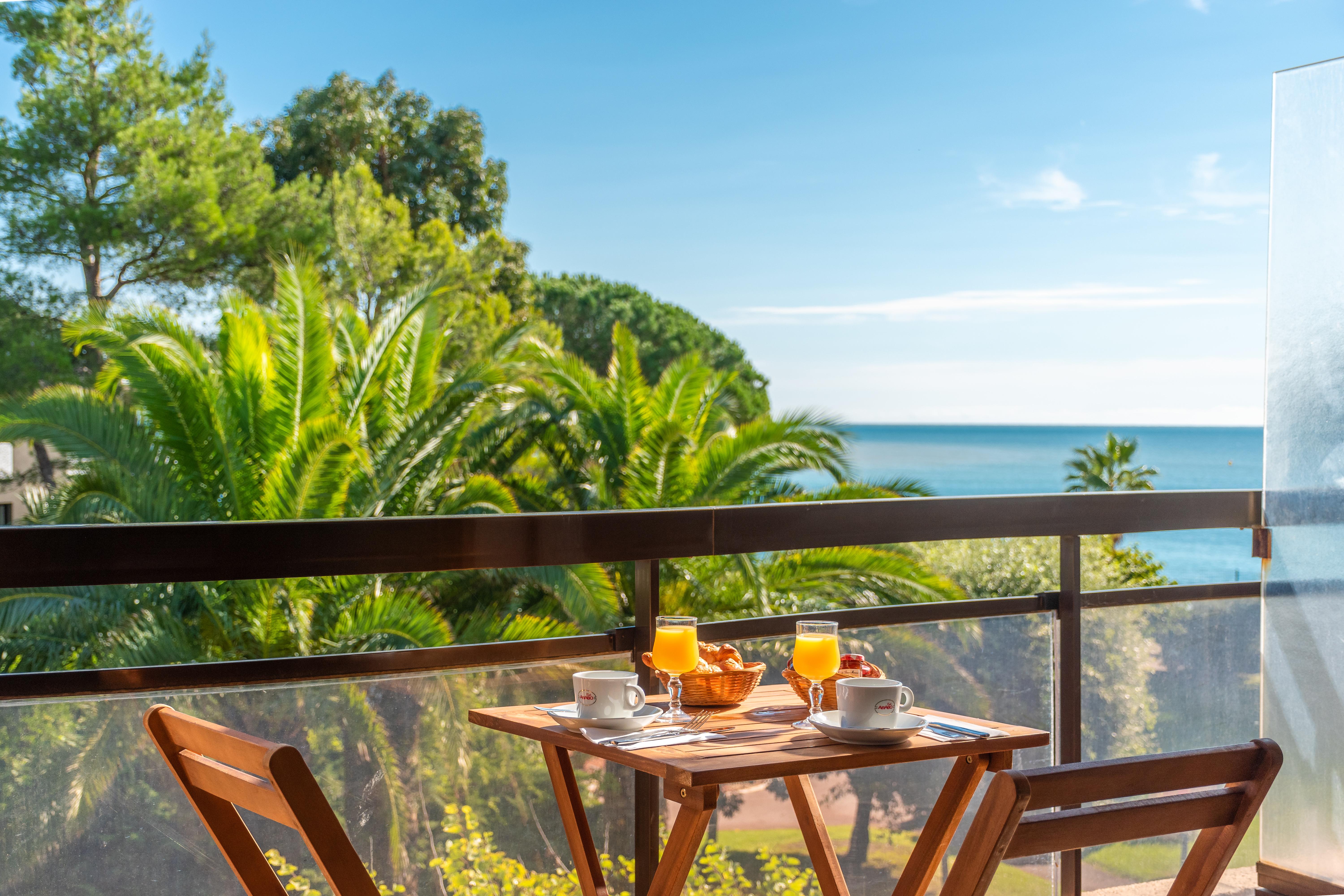 Hotel Bahia Вилньов Любе Екстериор снимка