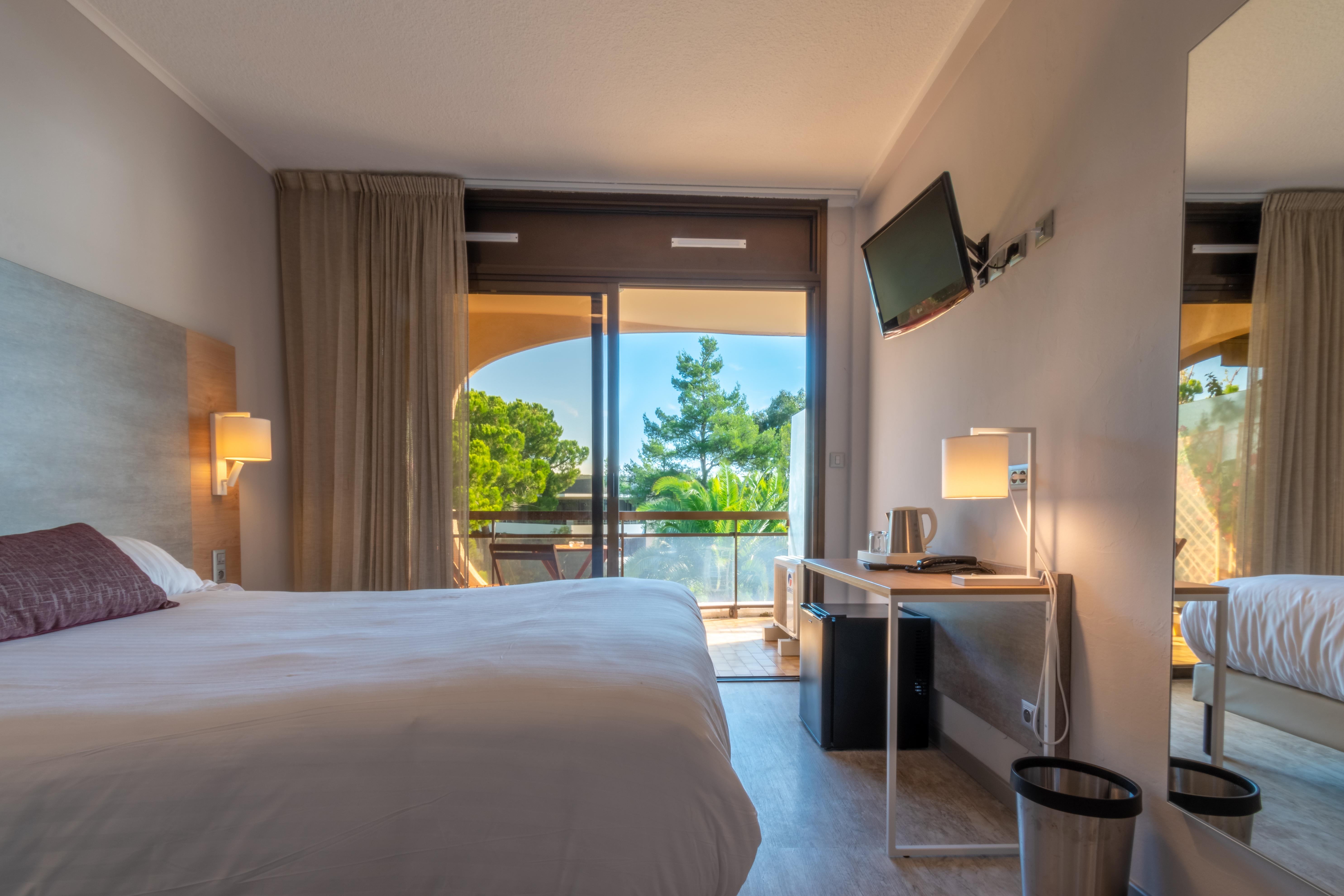Hotel Bahia Вилньов Любе Екстериор снимка