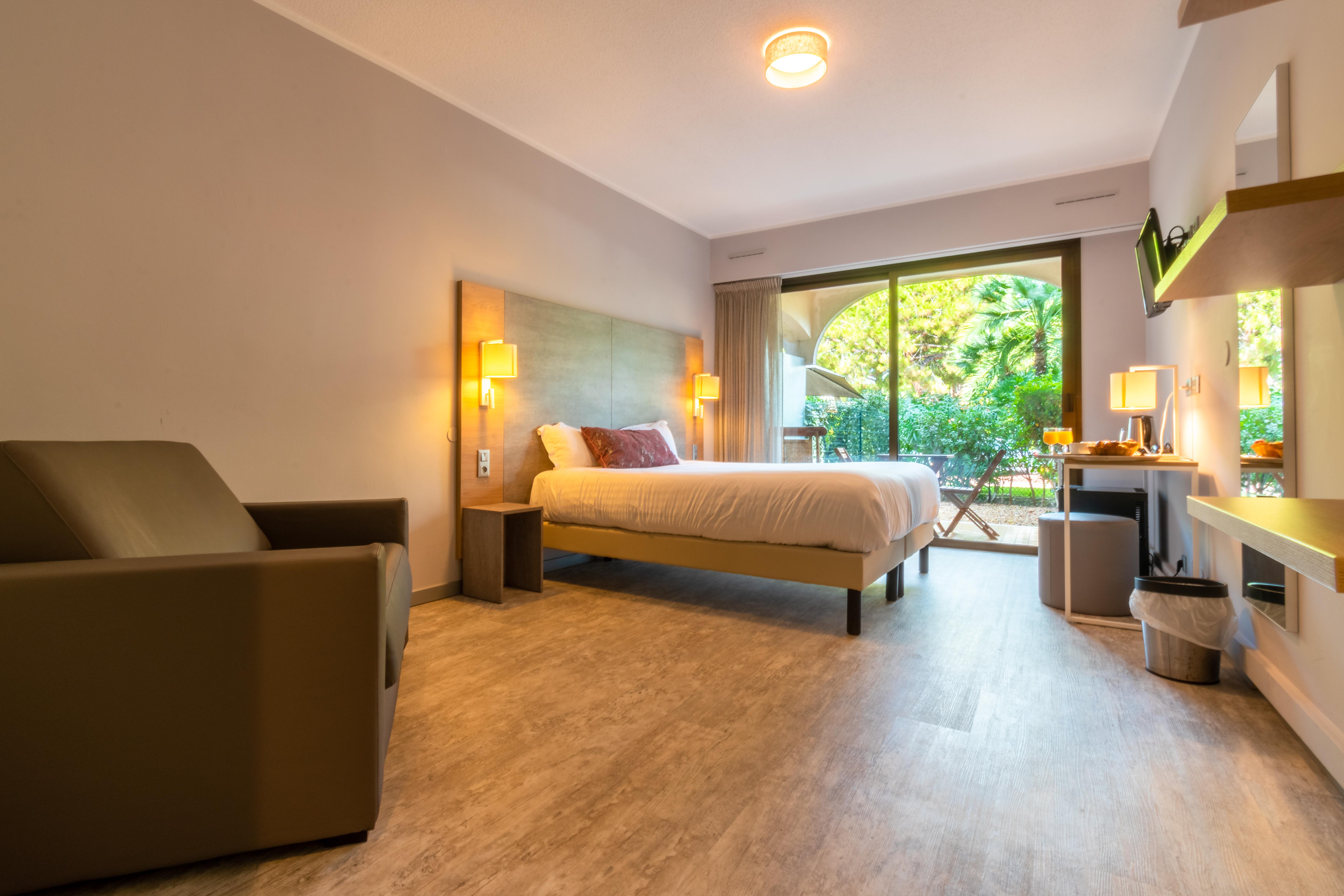 Hotel Bahia Вилньов Любе Екстериор снимка
