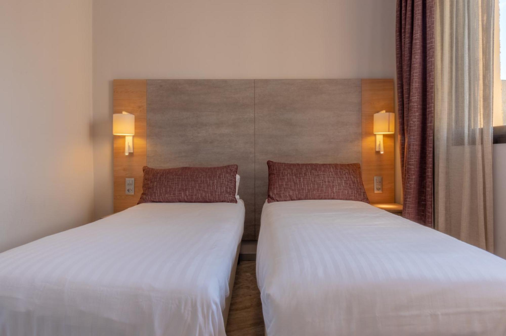 Hotel Bahia Вилньов Любе Екстериор снимка