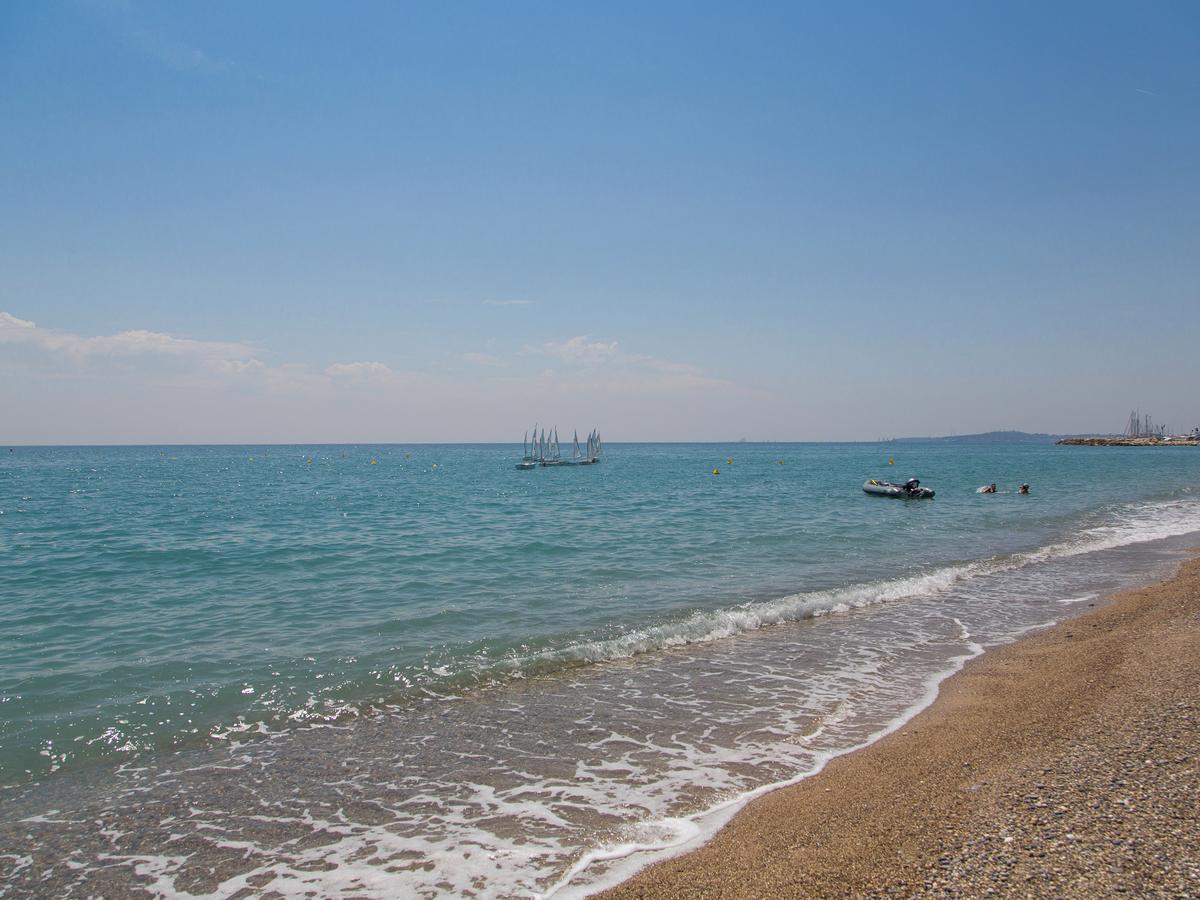 Hotel Bahia Вилньов Любе Екстериор снимка