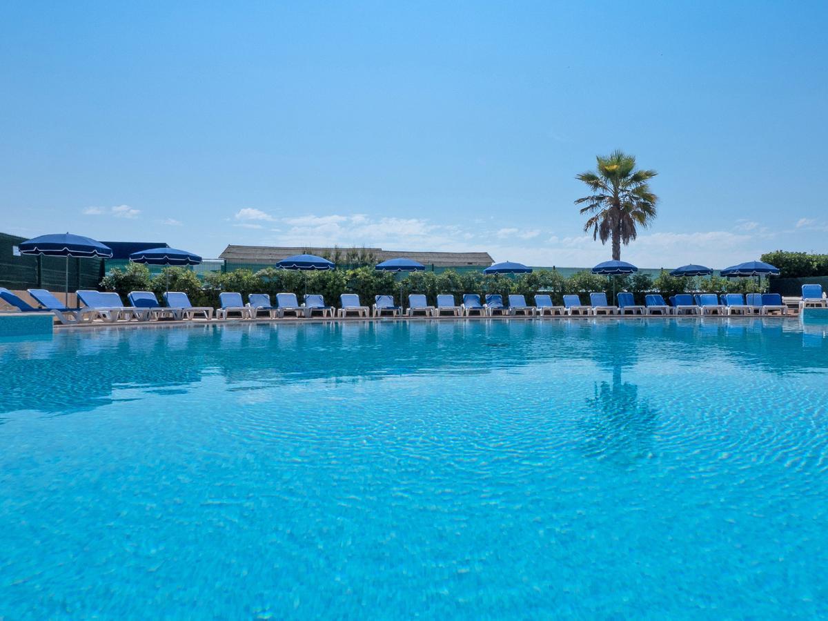 Hotel Bahia Вилньов Любе Екстериор снимка