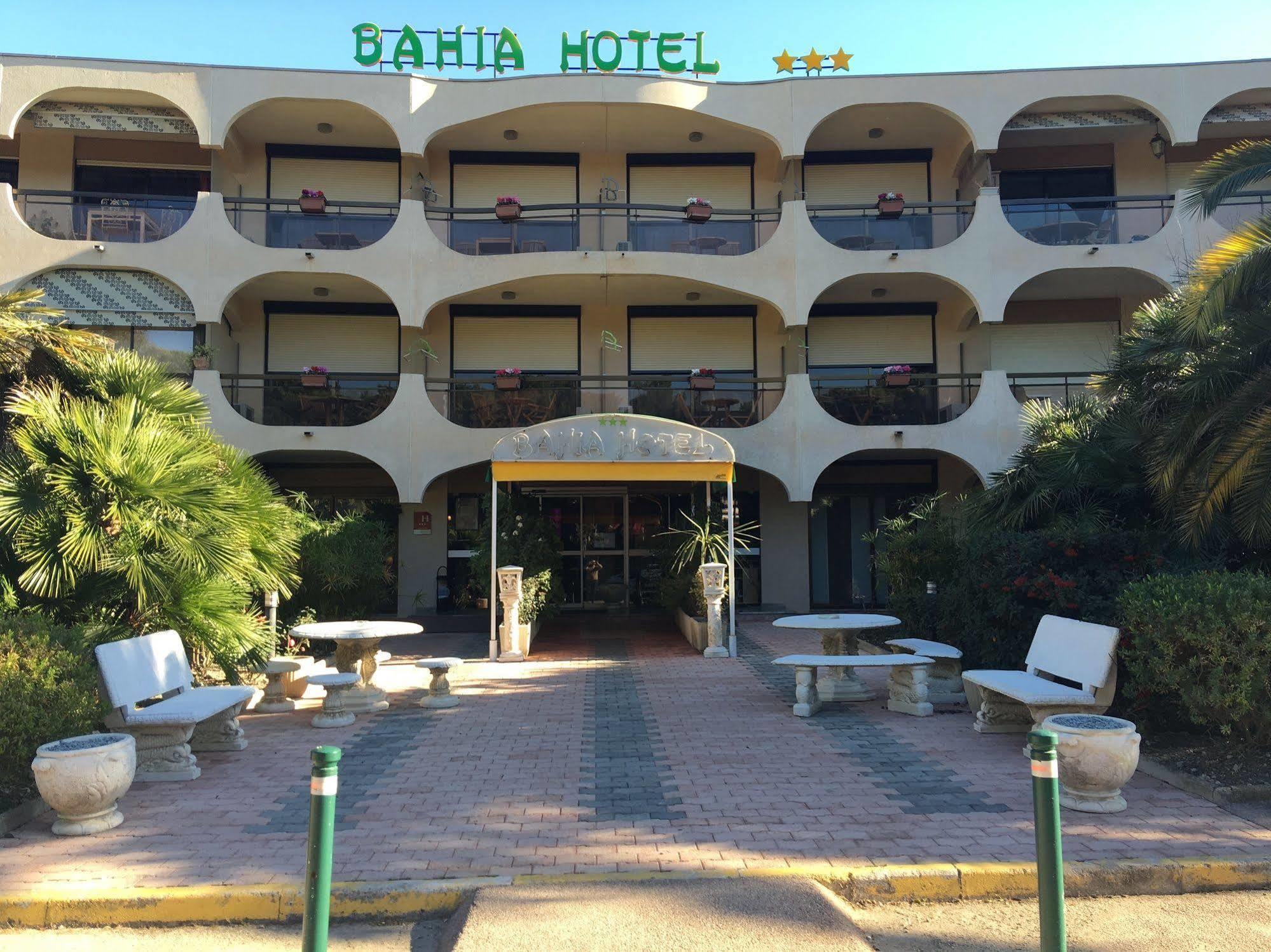 Hotel Bahia Вилньов Любе Екстериор снимка